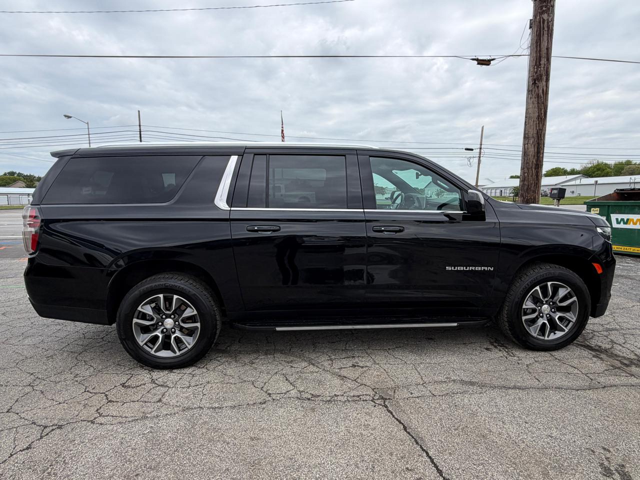 Chevrolet Suburban 4WD 4dr LT 2022