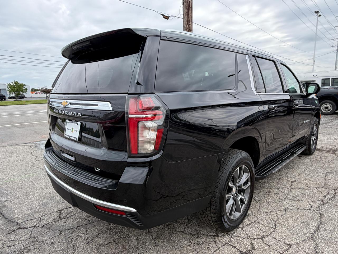 Chevrolet Suburban 4WD 4dr LT 2022