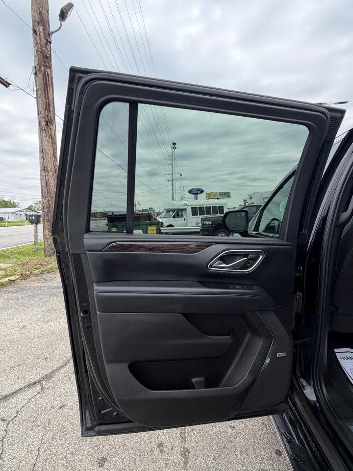 Chevrolet Suburban 4WD 4dr LT 2022