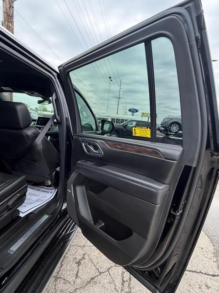 Chevrolet Suburban 4WD 4dr LT 2022
