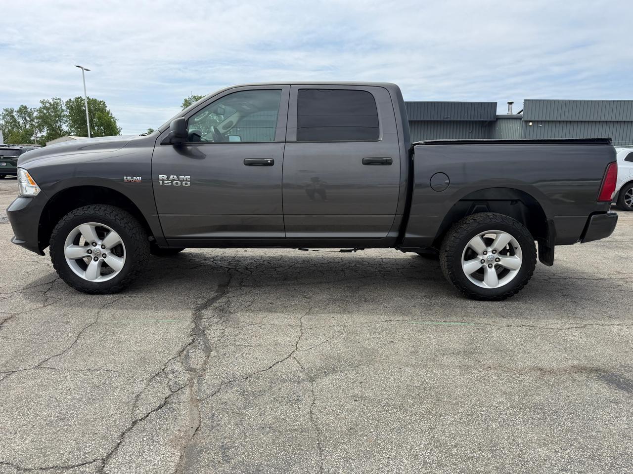 RAM 1500 4WD Crew Cab 140.5" Express 2014