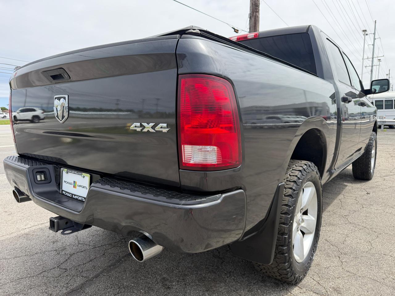 RAM 1500 4WD Crew Cab 140.5" Express 2014