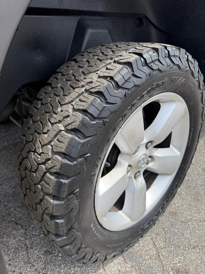 RAM 1500 4WD Crew Cab 140.5" Express 2014