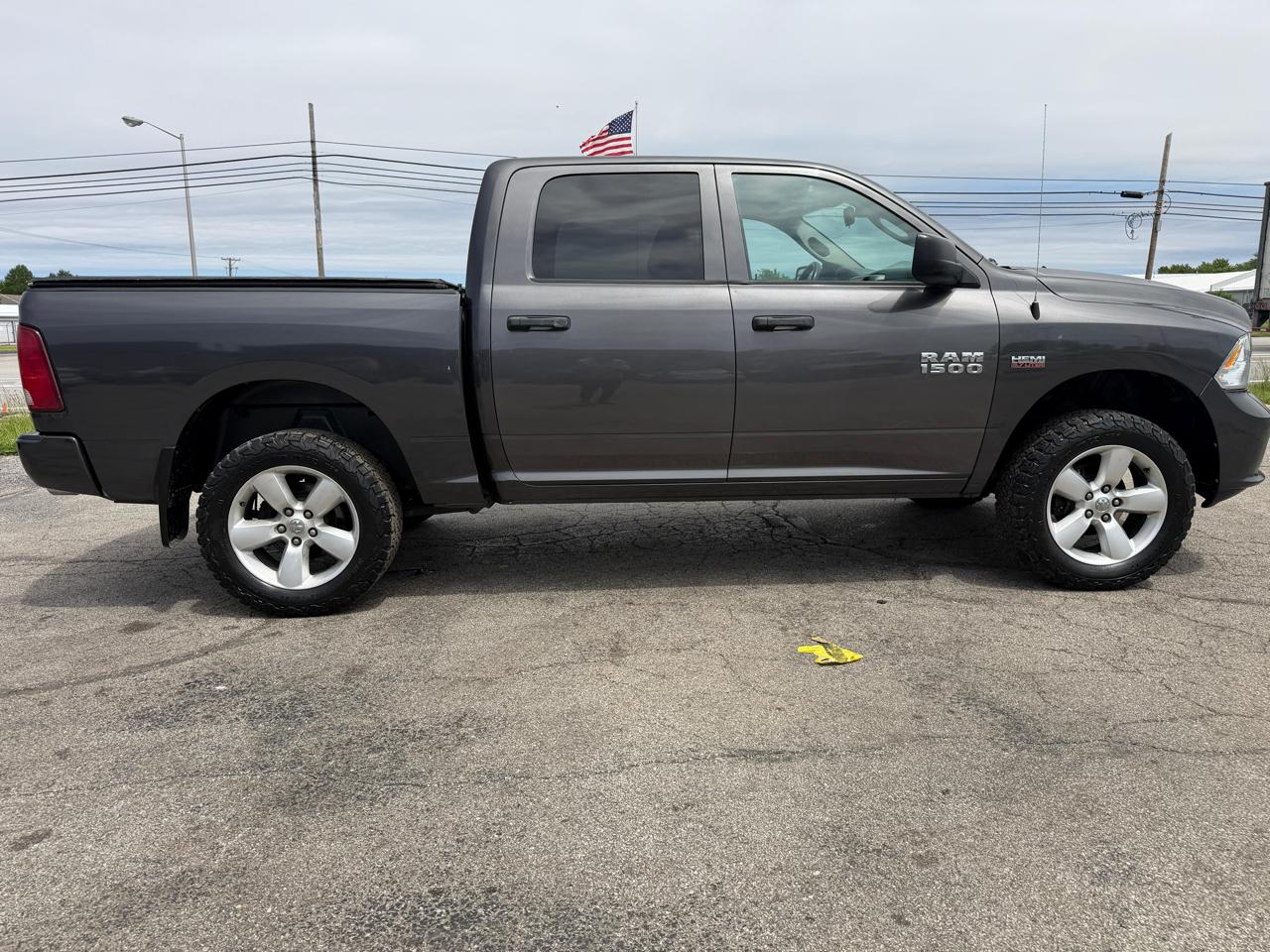 RAM 1500 4WD Crew Cab 140.5" Express 2014