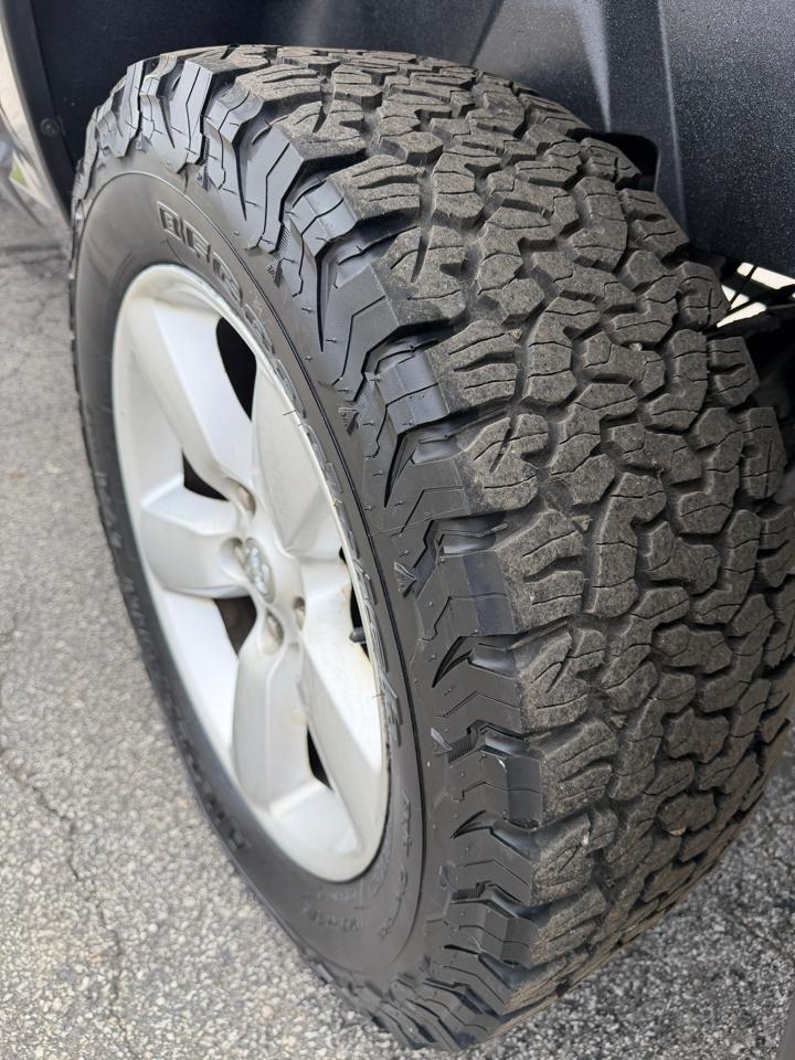 RAM 1500 4WD Crew Cab 140.5" Express 2014