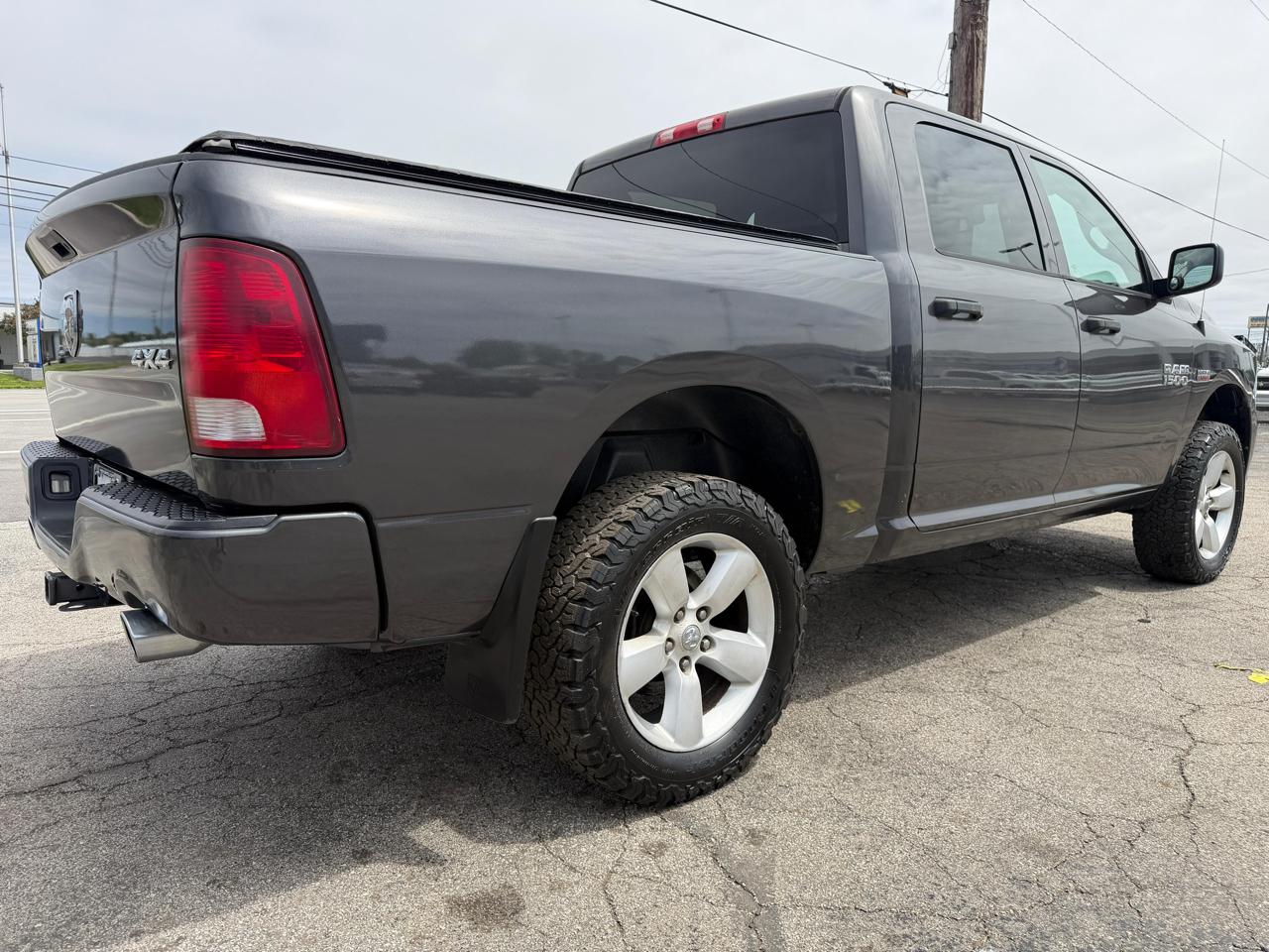 RAM 1500 4WD Crew Cab 140.5" Express 2014