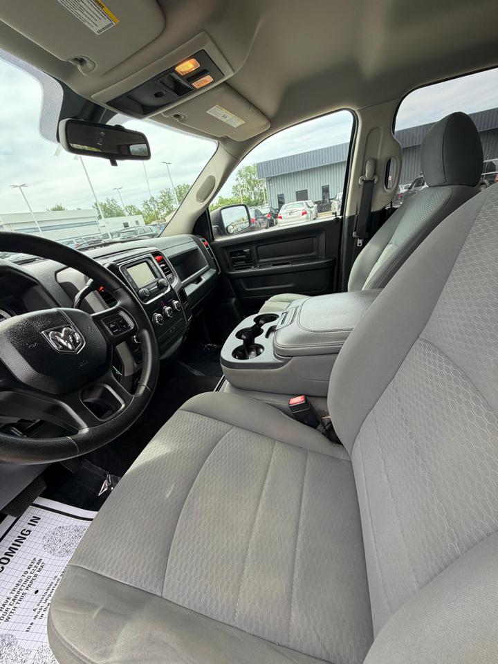 RAM 1500 4WD Crew Cab 140.5" Express 2014