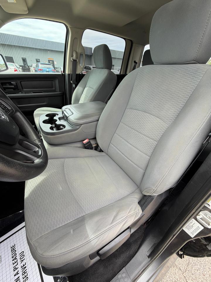 RAM 1500 4WD Crew Cab 140.5" Express 2014