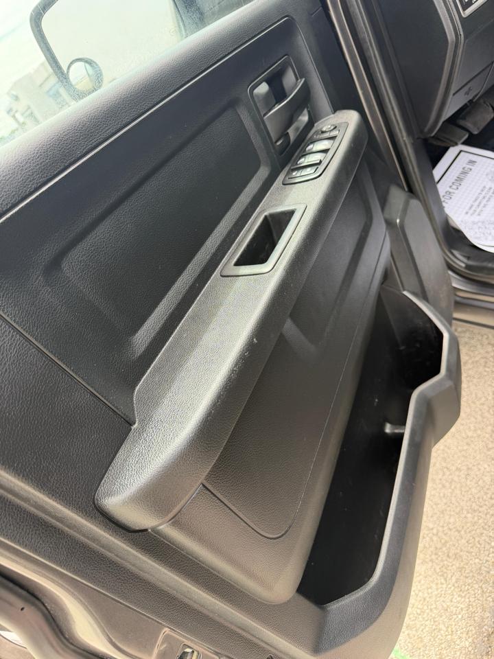 RAM 1500 4WD Crew Cab 140.5" Express 2014