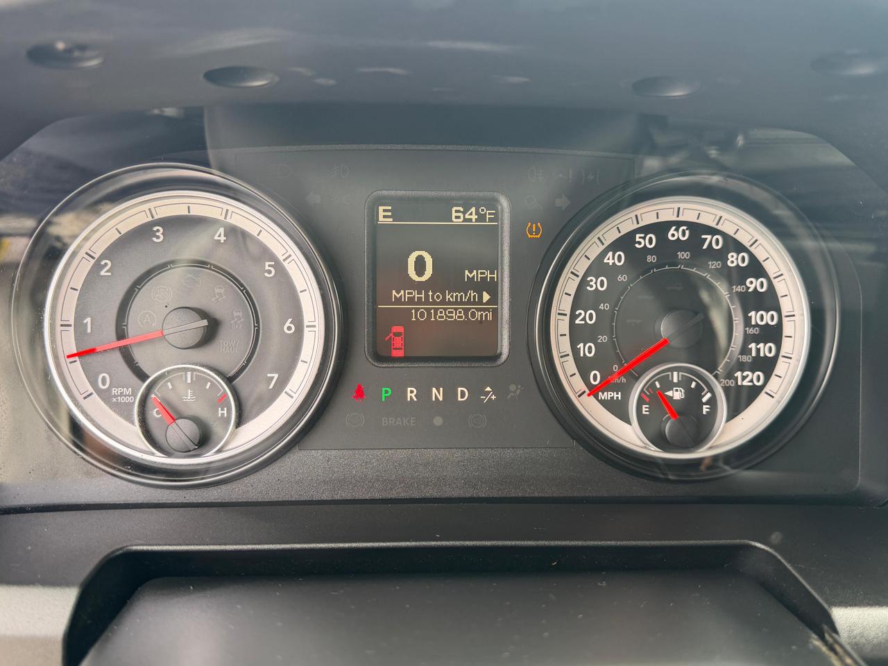 RAM 1500 4WD Crew Cab 140.5" Express 2014