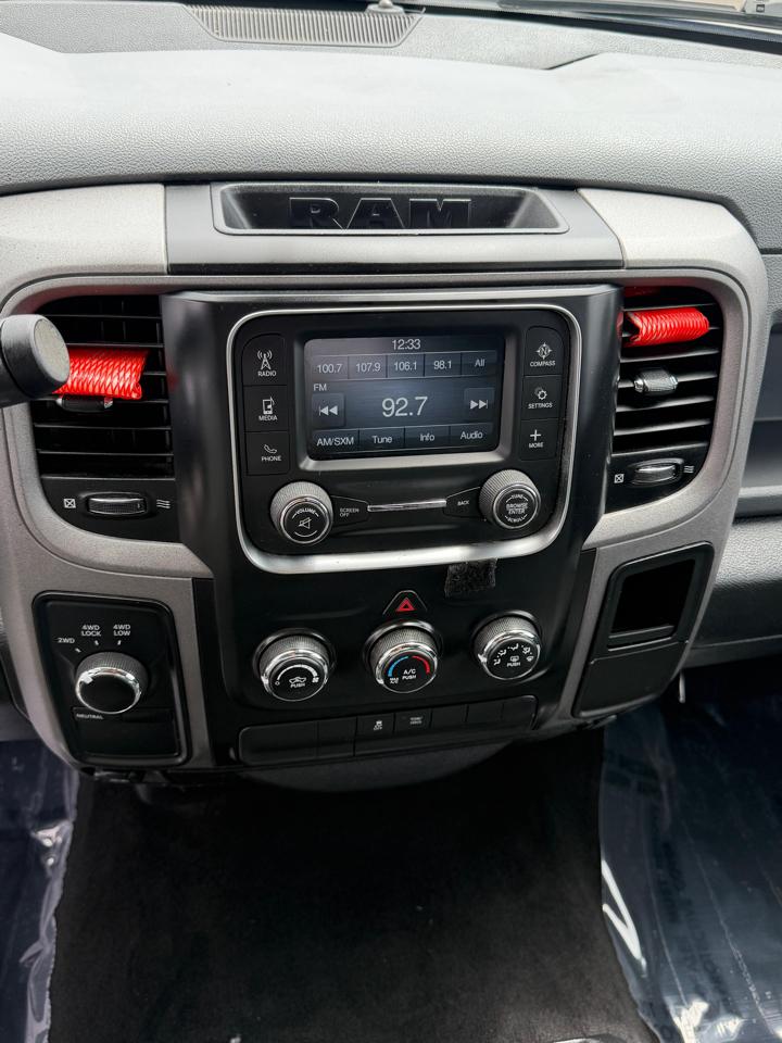 RAM 1500 4WD Crew Cab 140.5" Express 2014