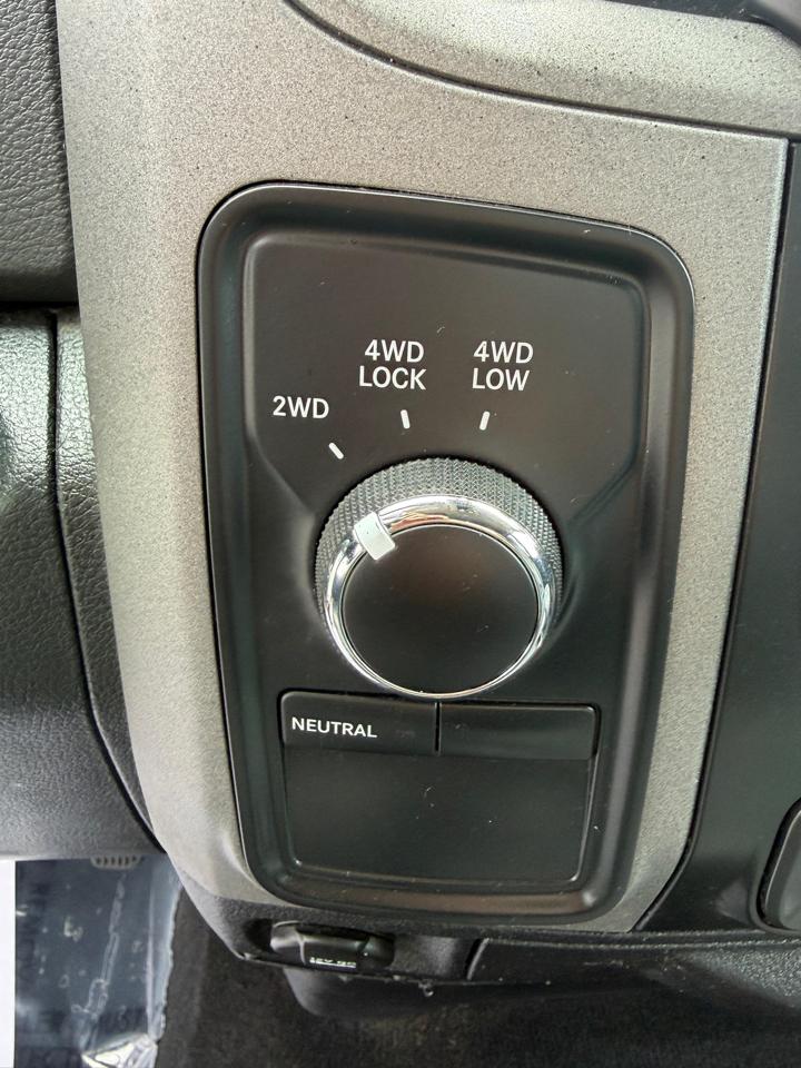 RAM 1500 4WD Crew Cab 140.5" Express 2014