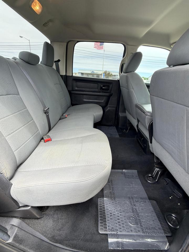 RAM 1500 4WD Crew Cab 140.5" Express 2014