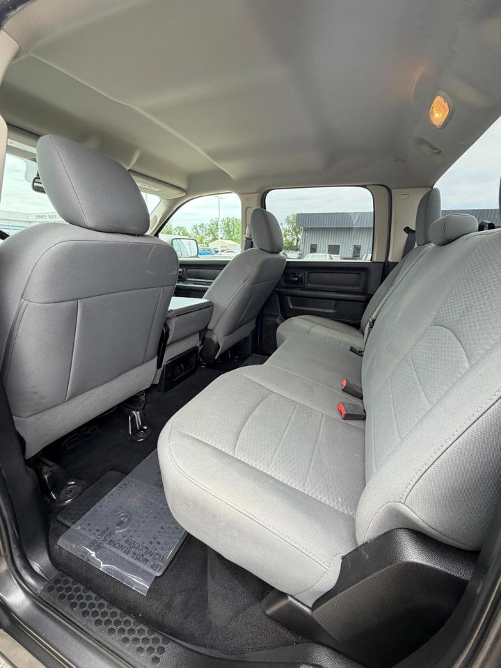 RAM 1500 4WD Crew Cab 140.5" Express 2014
