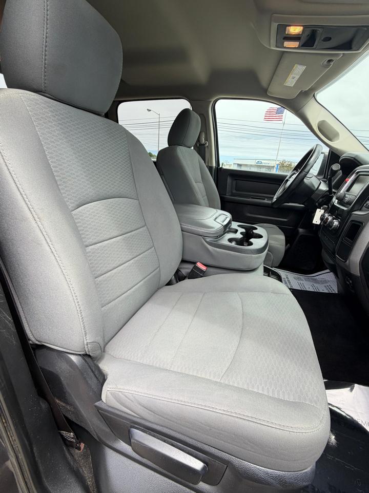 RAM 1500 4WD Crew Cab 140.5" Express 2014