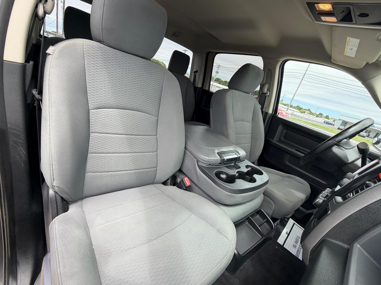 RAM 1500 4WD Crew Cab 140.5" Express 2014