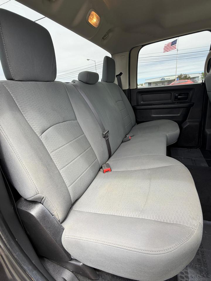 RAM 1500 4WD Crew Cab 140.5" Express 2014