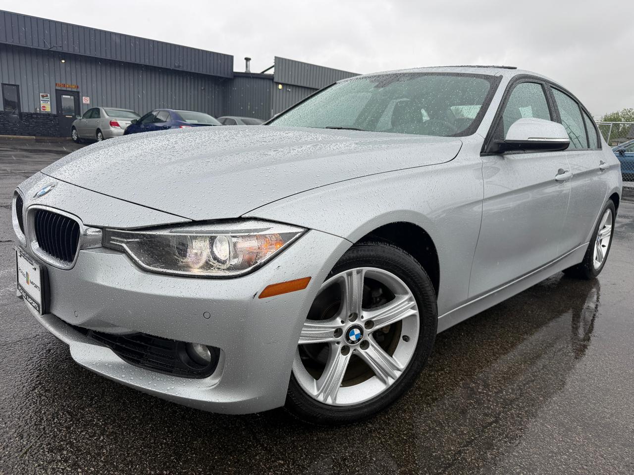 BMW 3 Series 4dr Sdn 328i RWD 2013