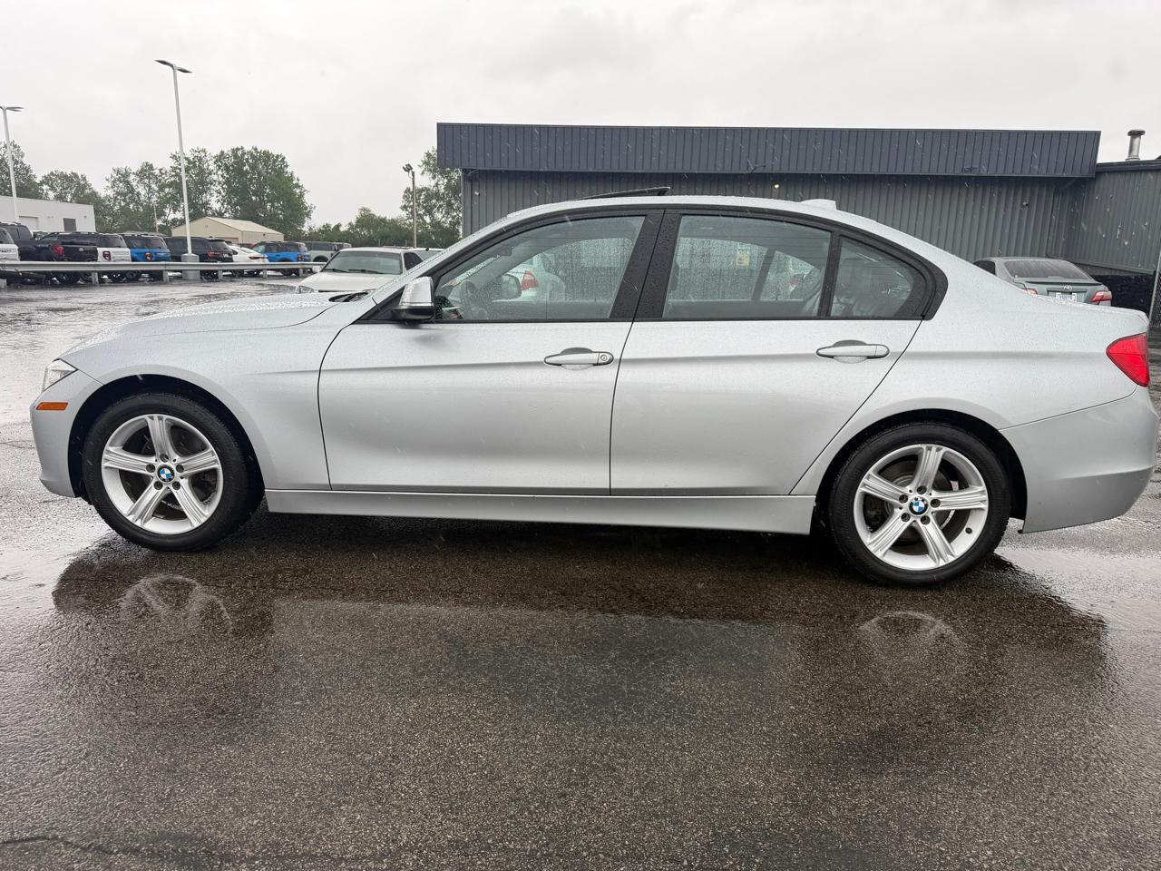 BMW 3 Series 4dr Sdn 328i RWD 2013