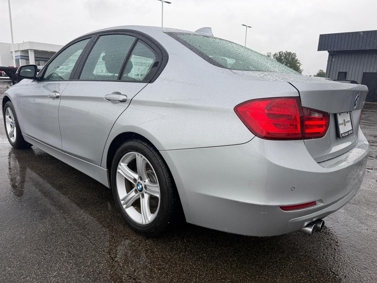 BMW 3 Series 4dr Sdn 328i RWD 2013