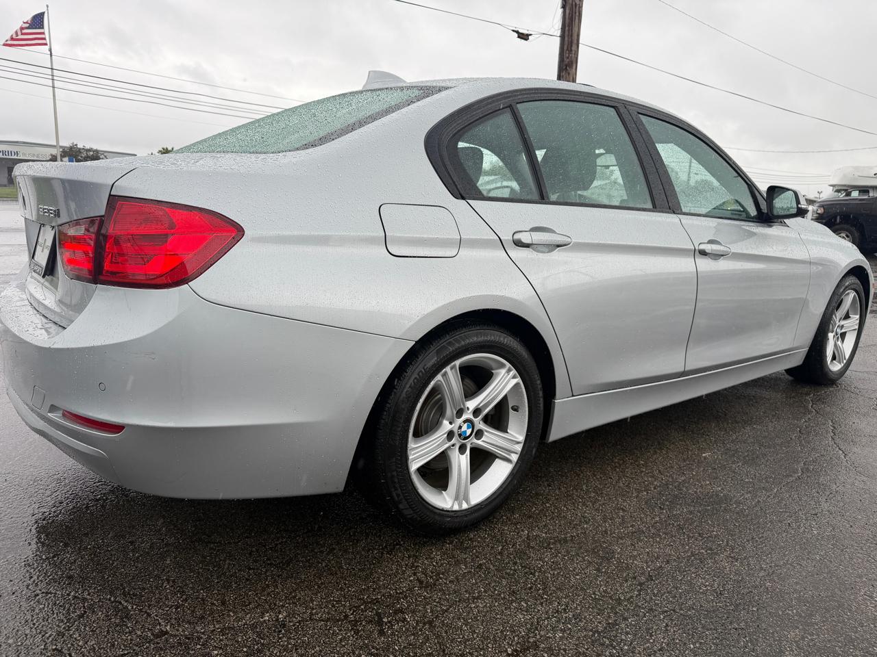 BMW 3 Series 4dr Sdn 328i RWD 2013