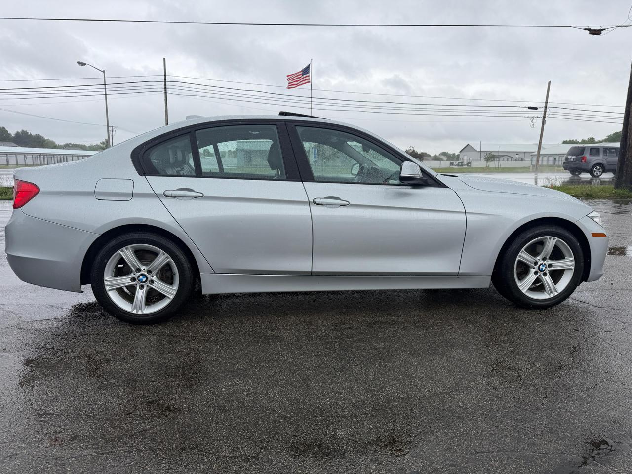 BMW 3 Series 4dr Sdn 328i RWD 2013