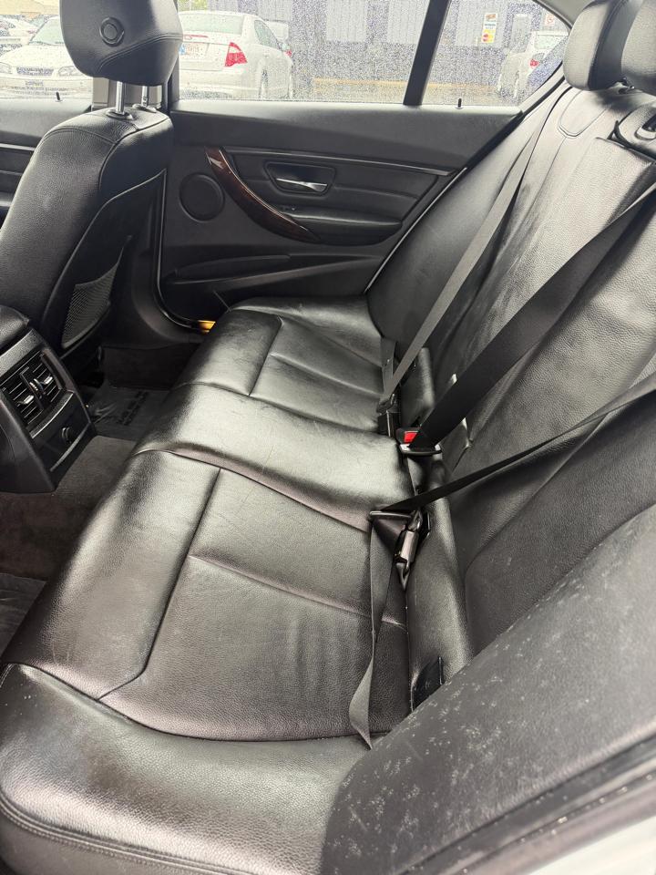 BMW 3 Series 4dr Sdn 328i RWD 2013