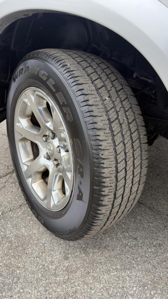 RAM 1500 4WD Quad Cab 140.5" Laramie 2013