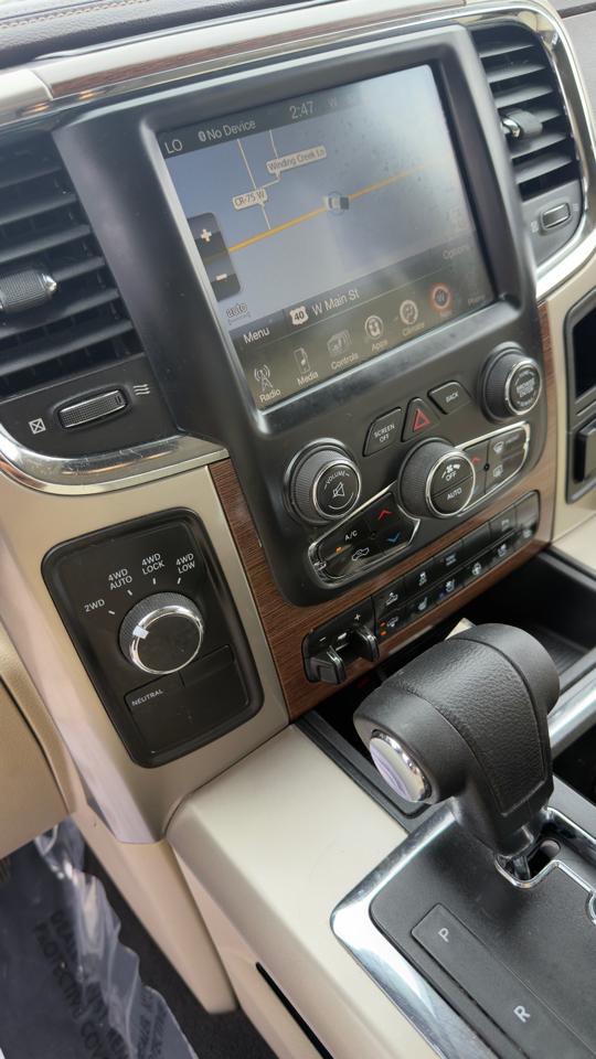 RAM 1500 4WD Quad Cab 140.5" Laramie 2013