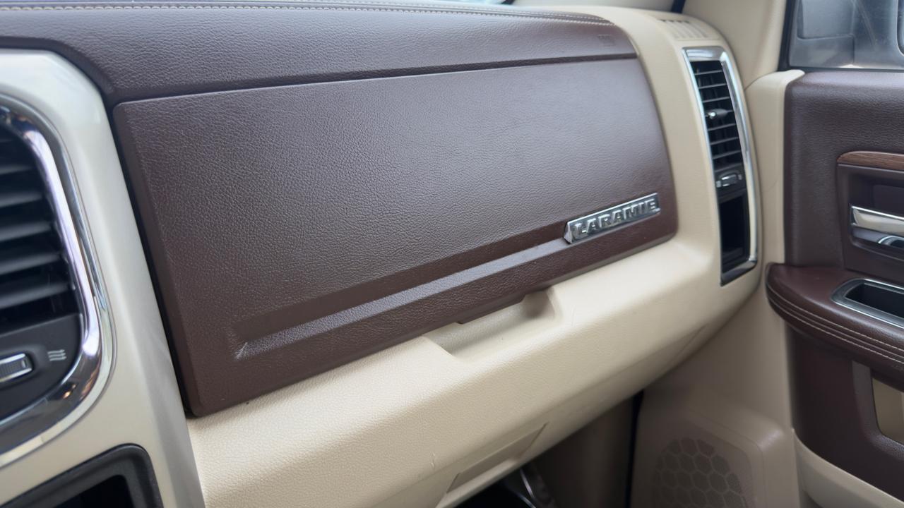 RAM 1500 4WD Quad Cab 140.5" Laramie 2013