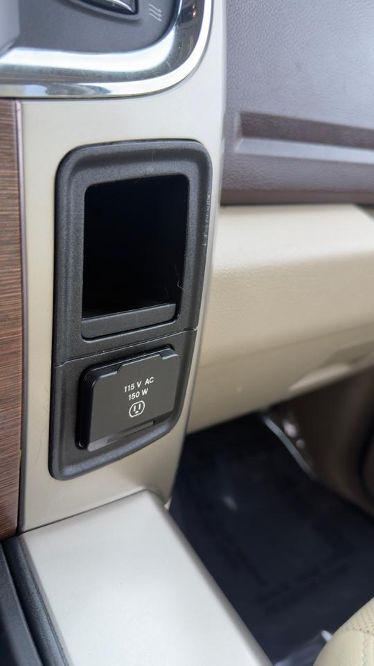 RAM 1500 4WD Quad Cab 140.5" Laramie 2013