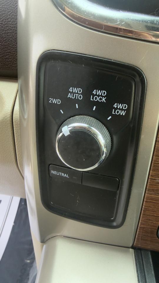 RAM 1500 4WD Quad Cab 140.5" Laramie 2013