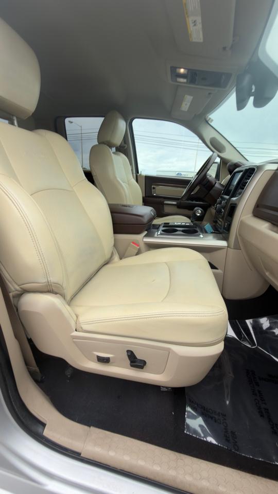 RAM 1500 4WD Quad Cab 140.5" Laramie 2013