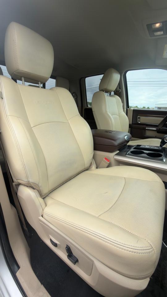 RAM 1500 4WD Quad Cab 140.5" Laramie 2013