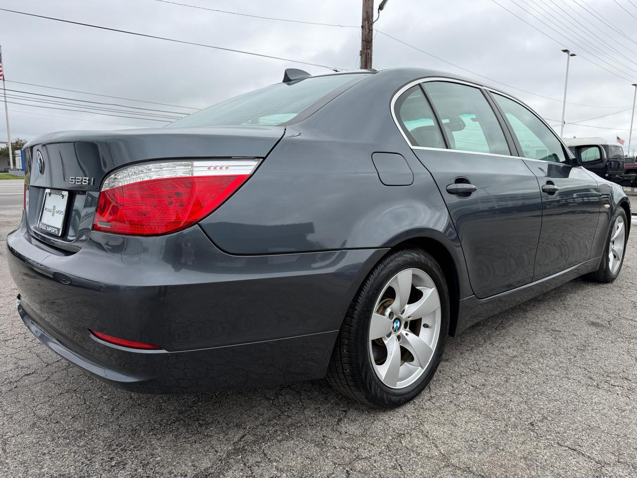 BMW 5 Series 4dr Sdn 528i RWD 2008