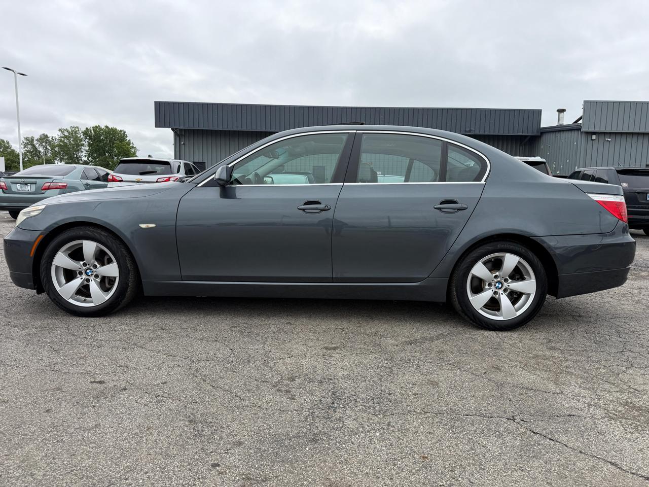BMW 5 Series 4dr Sdn 528i RWD 2008