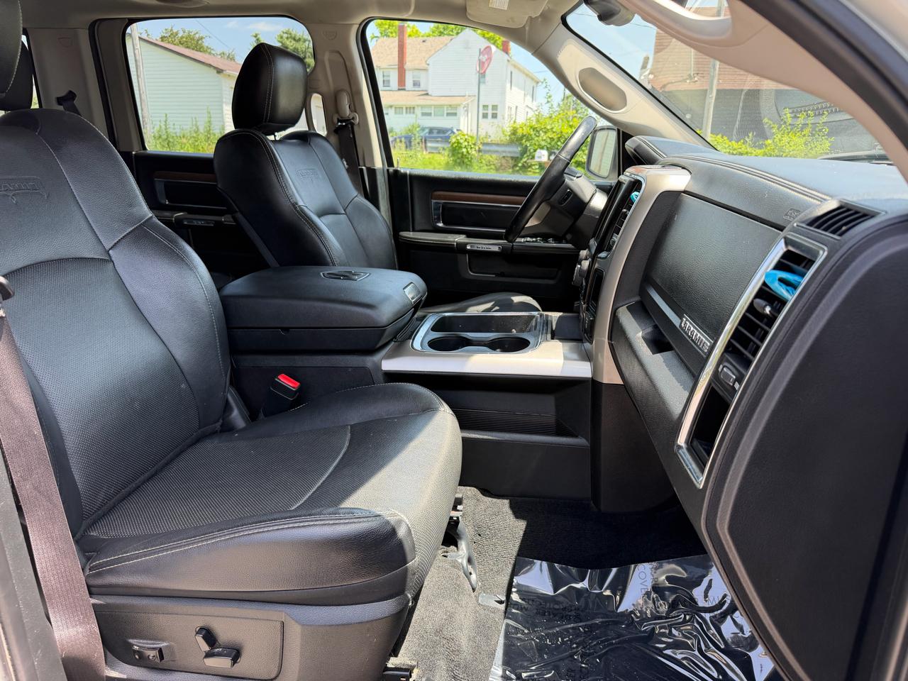 RAM 1500 Laramie 4x4 Crew Cab 5'7" Box 2017