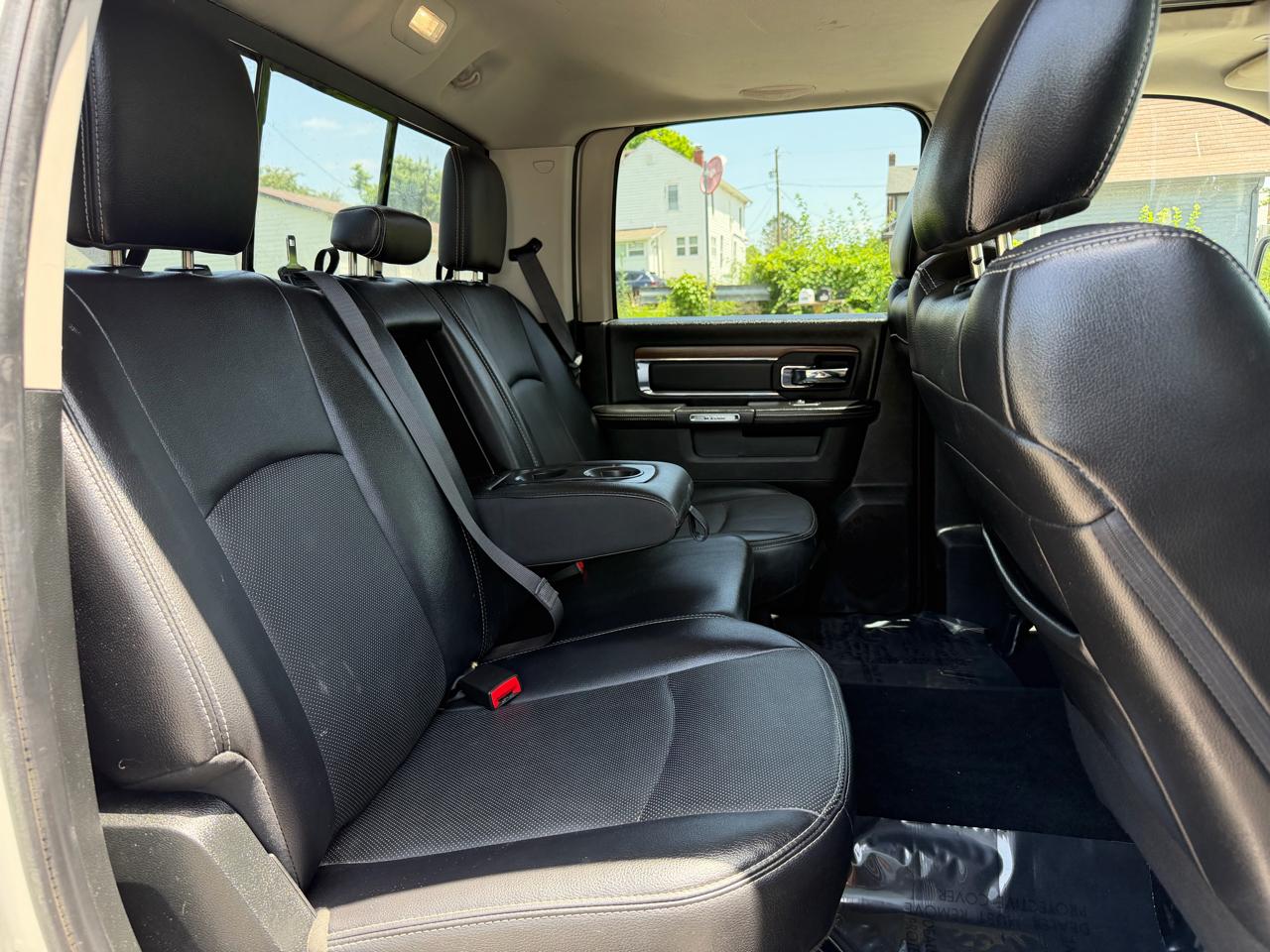 RAM 1500 Laramie 4x4 Crew Cab 5'7" Box 2017