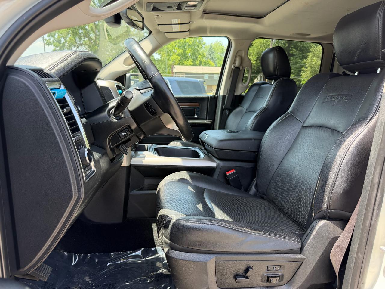 RAM 1500 Laramie 4x4 Crew Cab 5'7" Box 2017