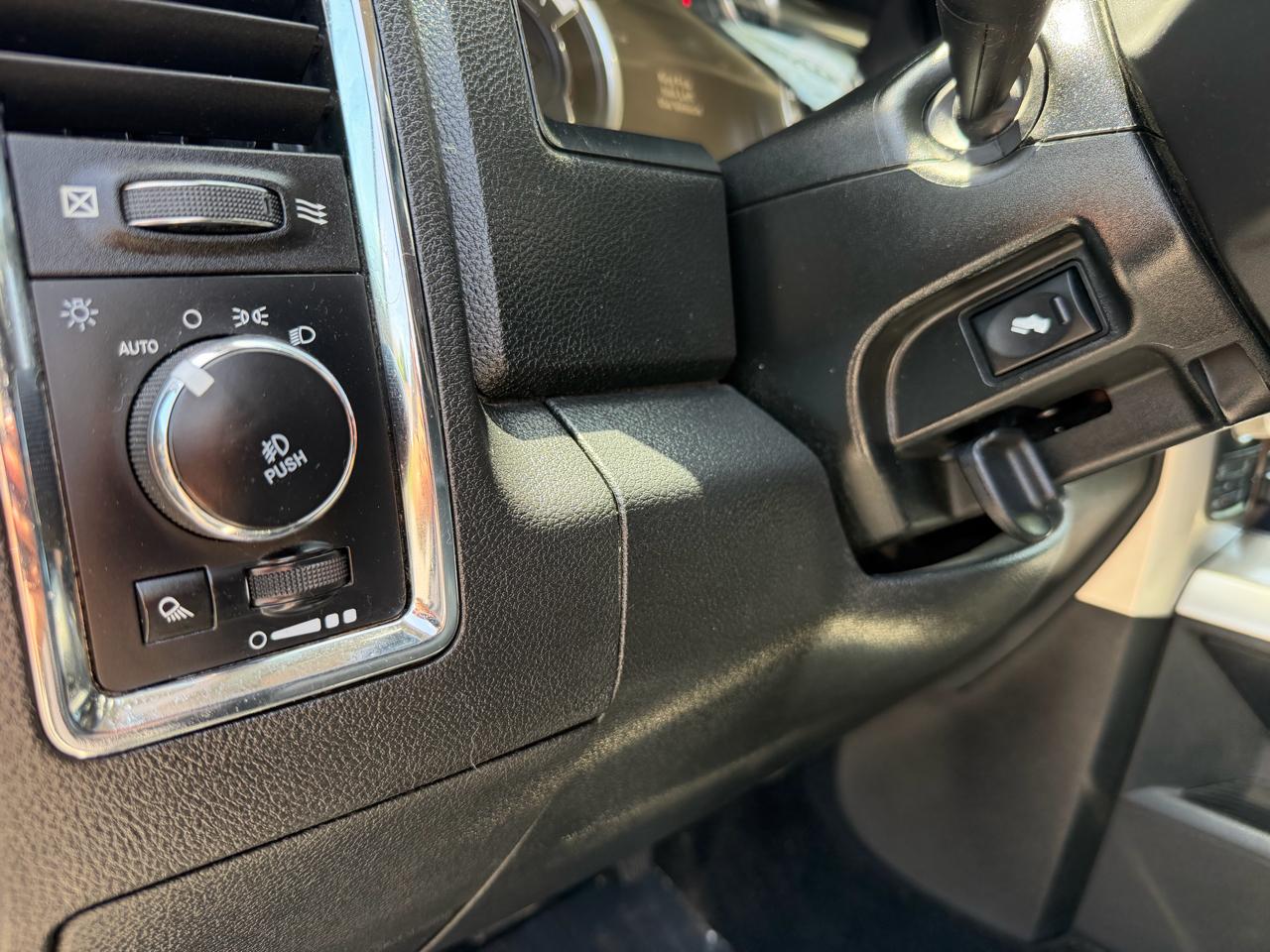 RAM 1500 Laramie 4x4 Crew Cab 5'7" Box 2017