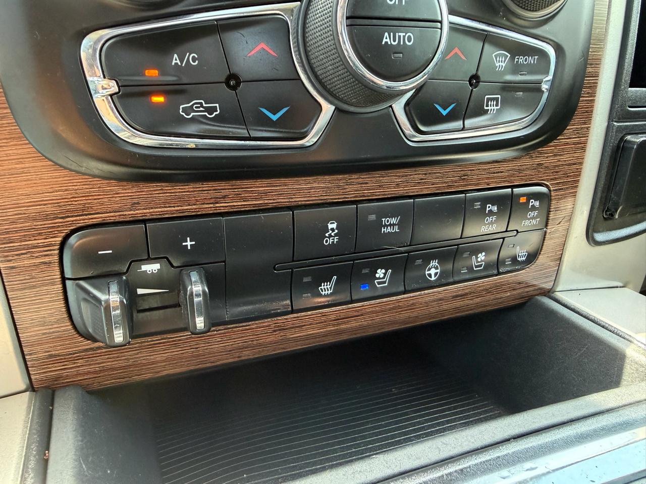 RAM 1500 Laramie 4x4 Crew Cab 5'7" Box 2017