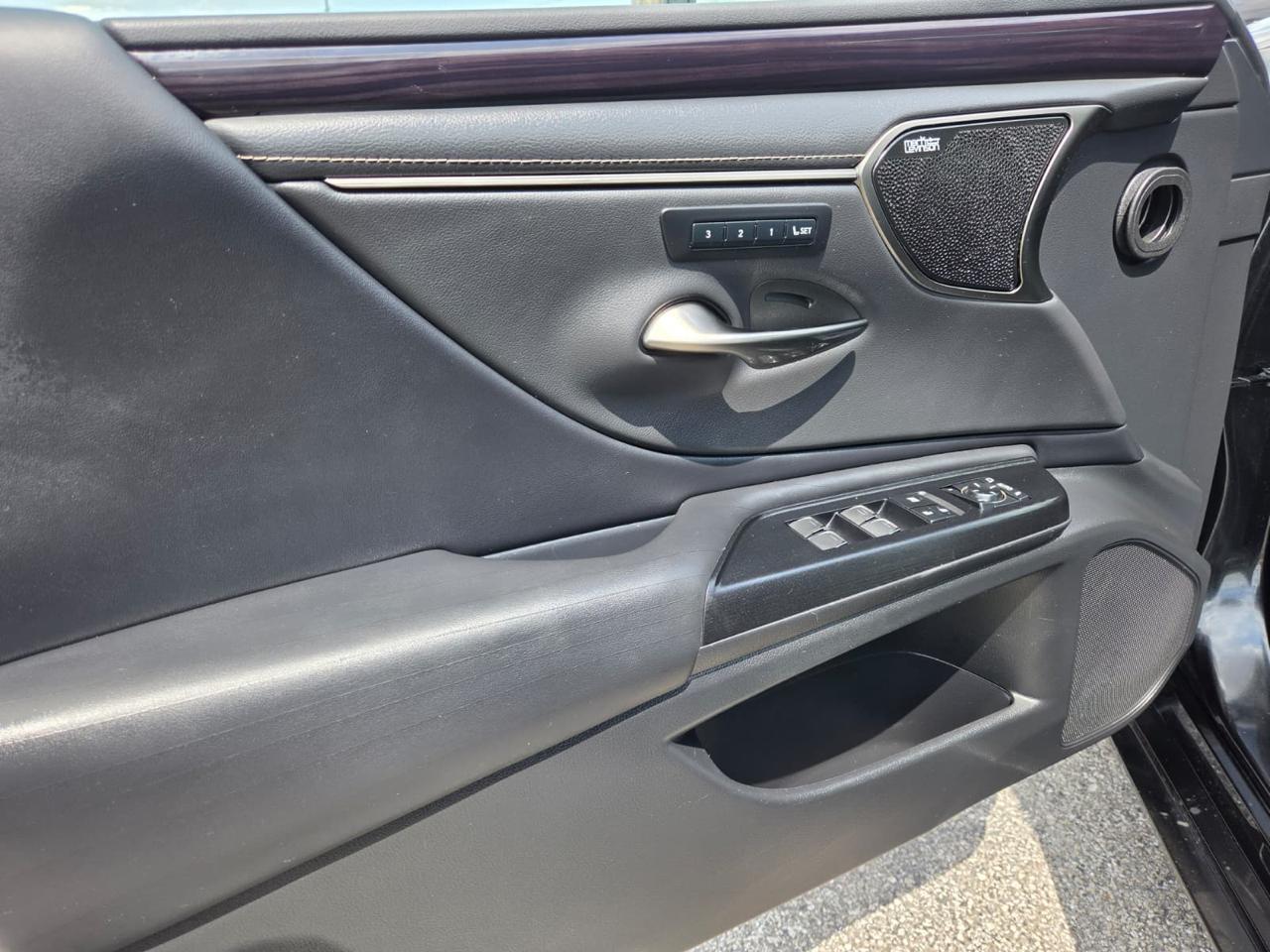 Lexus ES ES 300h Luxury FWD 2021