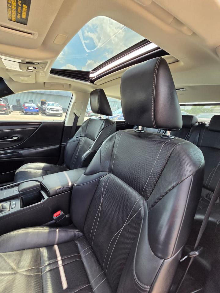 Lexus ES ES 300h Luxury FWD 2021