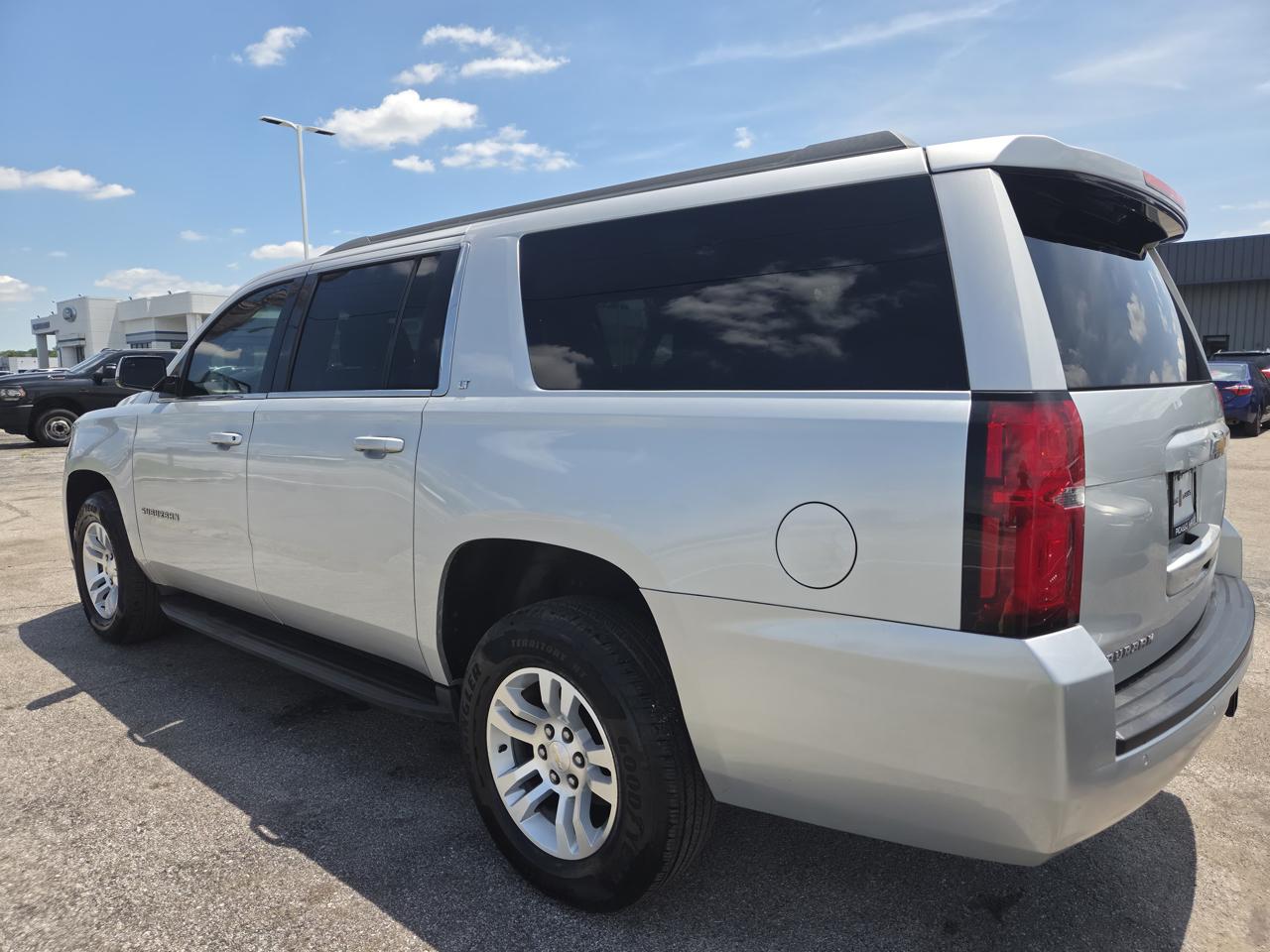Chevrolet Suburban 4WD 4dr 1500 LT 2019