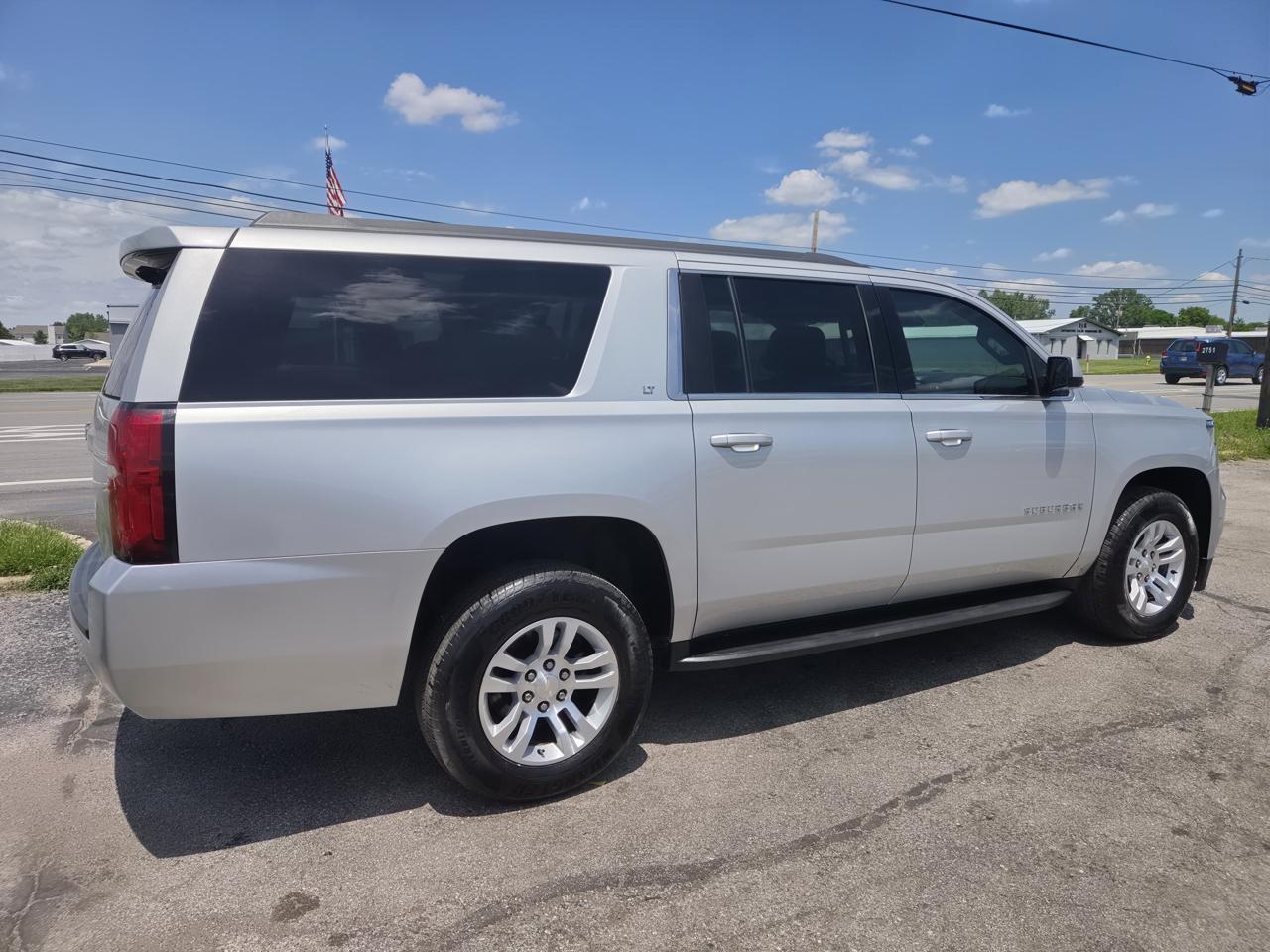 Chevrolet Suburban 4WD 4dr 1500 LT 2019