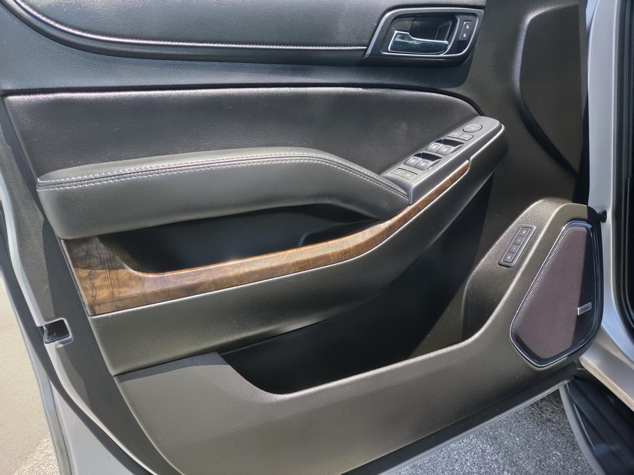 Chevrolet Suburban 4WD 4dr 1500 LT 2019