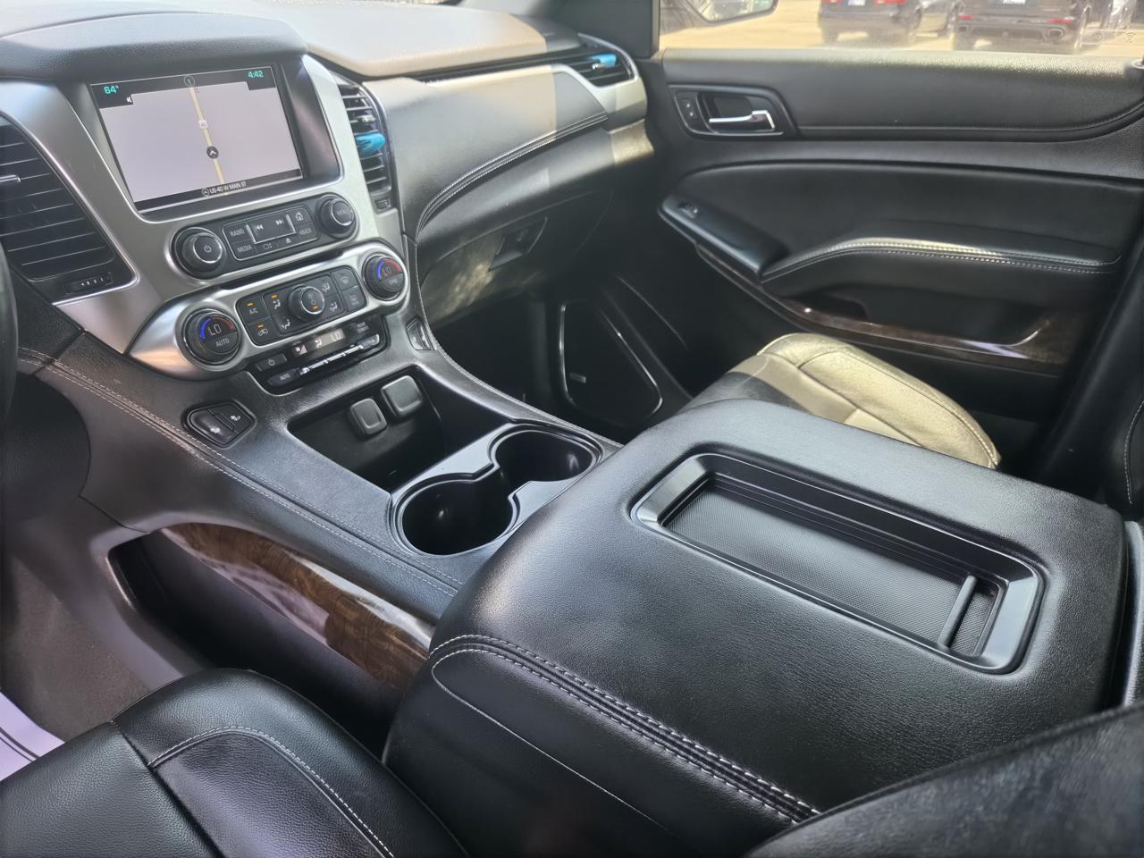 Chevrolet Suburban 4WD 4dr 1500 LT 2019