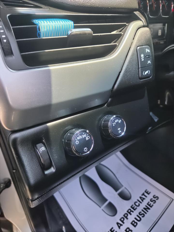 Chevrolet Suburban 4WD 4dr 1500 LT 2019