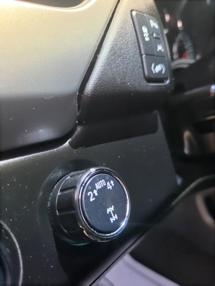 Chevrolet Suburban 4WD 4dr 1500 LT 2019