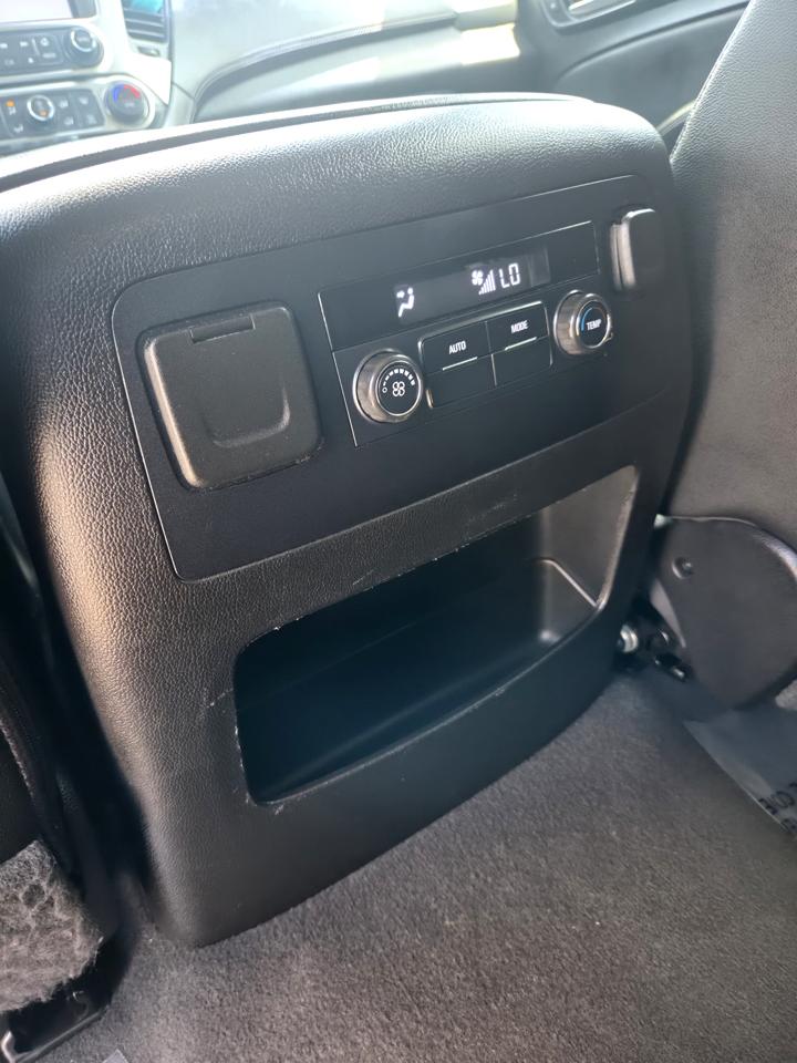 Chevrolet Suburban 4WD 4dr 1500 LT 2019